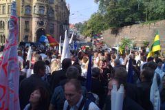 Proti vládním reformám demonstrovalo v Praze 3000 lidí