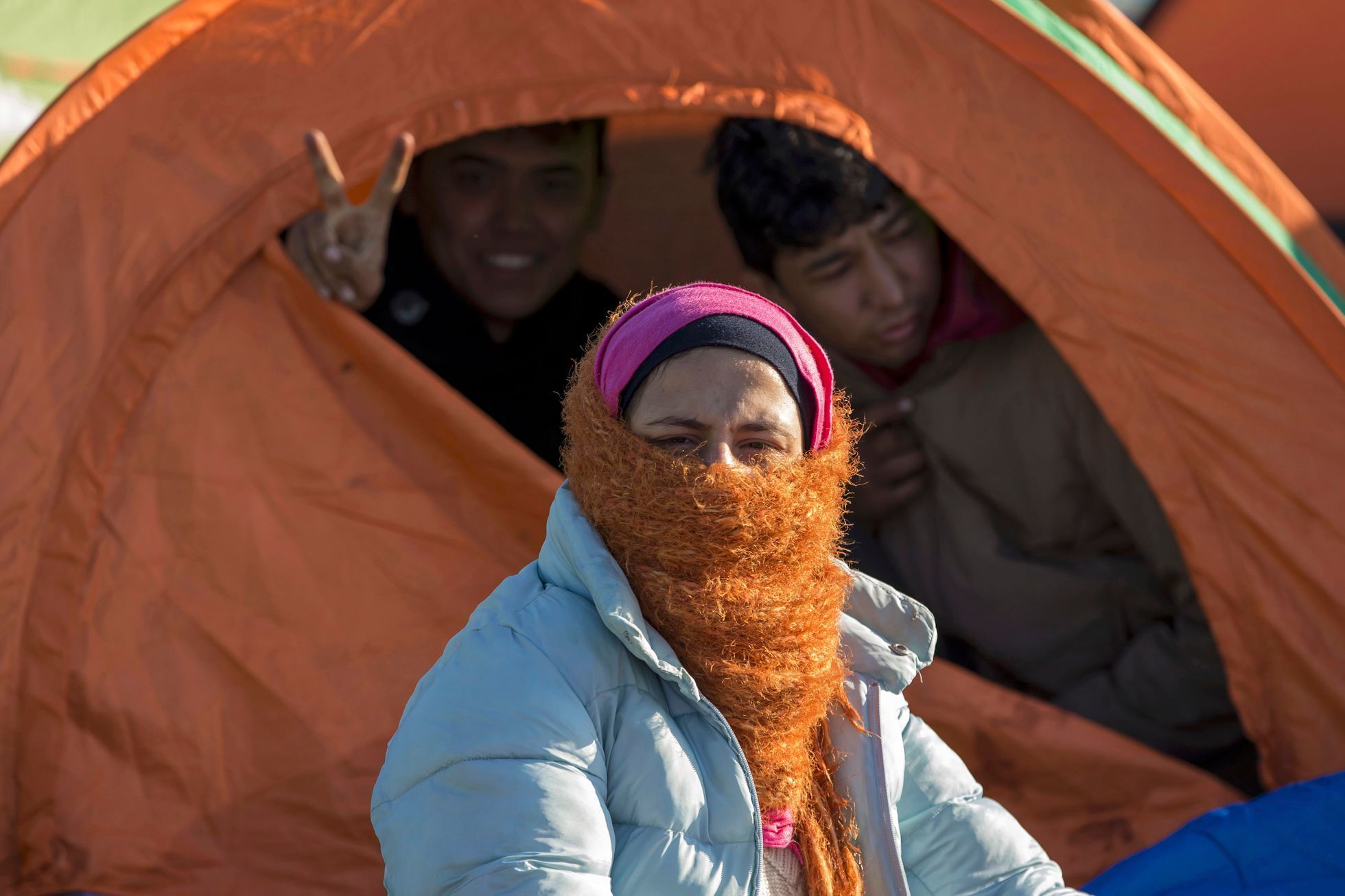 Uprchlíci opouštění maďarský tábor
