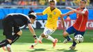 MS 2014, Brazílie-Chile: Neymar -  Claudio Bravo, Francisco Silva