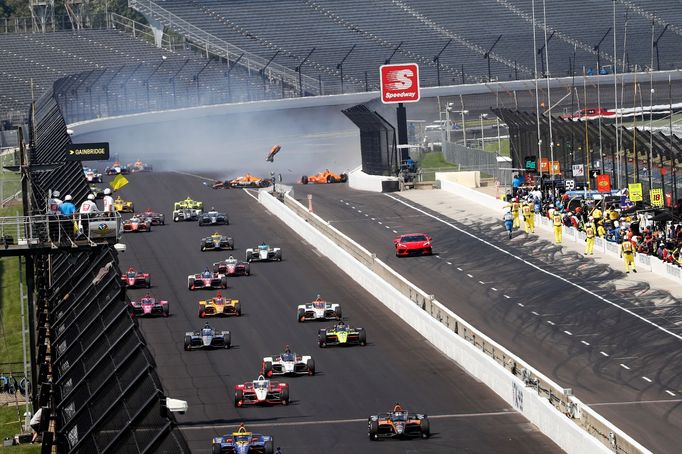 Havárie Olivera Askewa a Conora Dalyho ve 104. ročníku závodu Indy 500