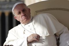 Oběti sexuálních útoků kněží žádají papeže o pomoc