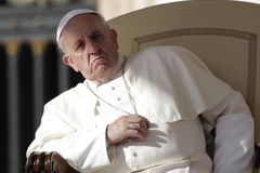 Politikář: Papež vypálil rybník Sobotkovi s Babišem