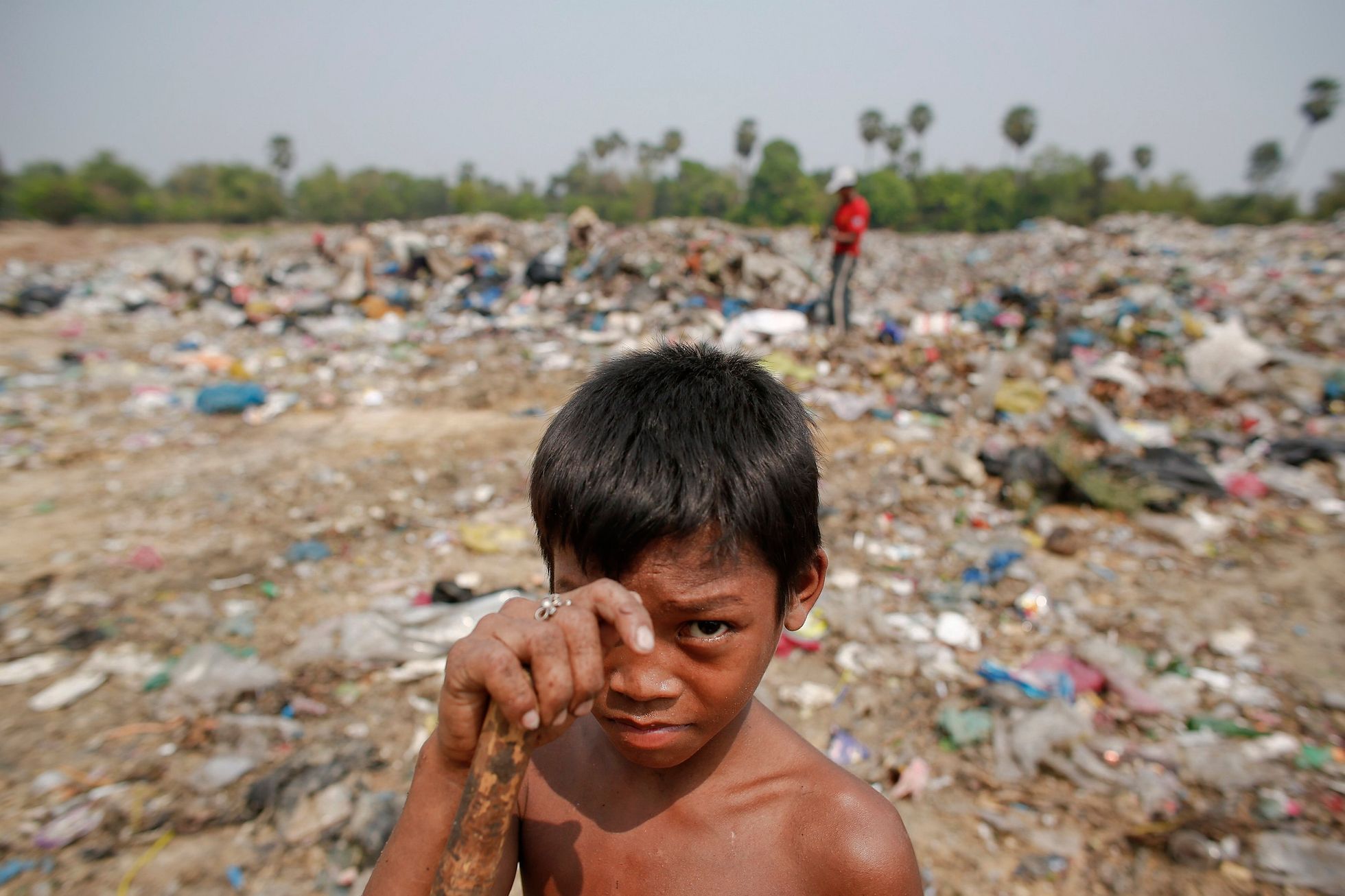 Děti pracující na skládce, Kambodža