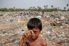 V extrémní chudobě žije na světě 385 milionů dětí. Smutný žebříček vede Indie