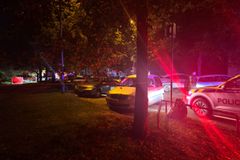 Střelba v ulicích Prahy. Jeden člověk zemřel, zadrženým je překvapivě policista