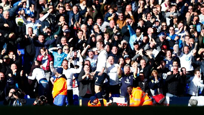 Gylfi Sigurdsson slaví branku