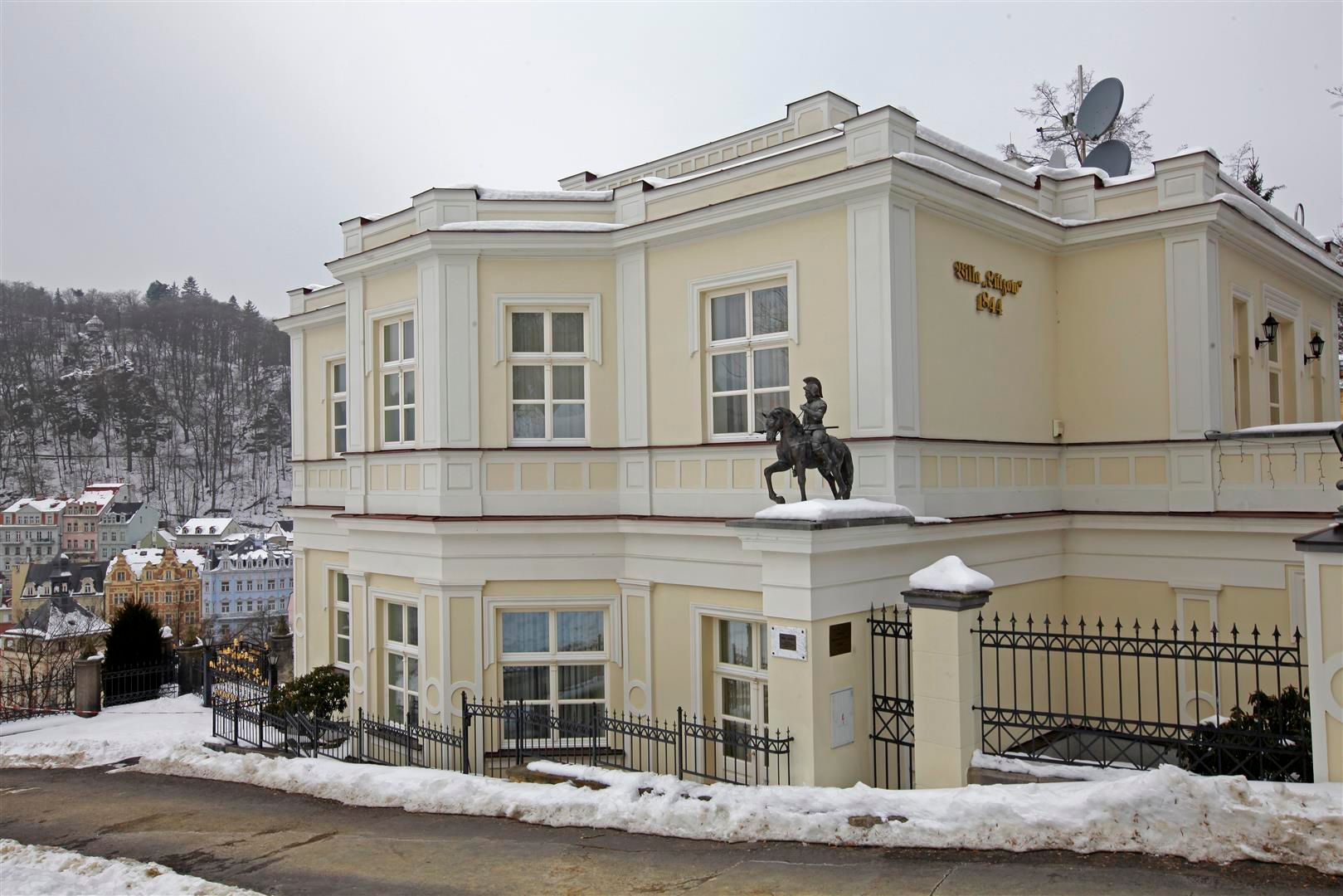 Karlovy Vary, dům, ruský majitel, Gennadij Ljachov, bývalý manažer Rosvooruženija, Lützova villa, luxusní památka, Stezka Jeana De Carro 542/5.