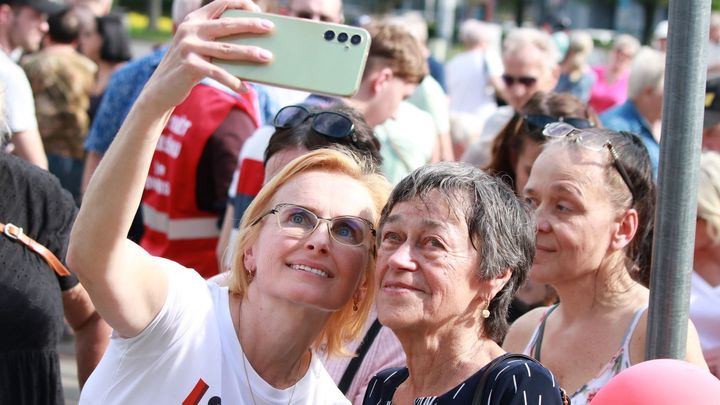 Mlčí o Rusku, útočí na vládu, nešetří emocemi. Tak Konečná nastartovala komunisty