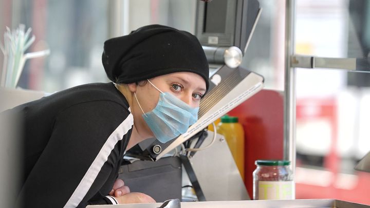 Lidé hledají práci v obchodech. Můžeme si vybírat, hlásí Albert. Jinde ale mají nouzi