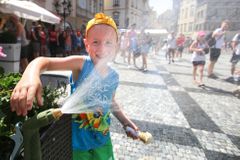 Česko čeká další tropický den. Na některých místech by mělo být až 36 stupňů