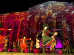 Taneční vystoupení během středečních oslav druhého výročí tzv. růžové revoluce v Tbilisi.