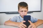 Dětství bez mobilu? Odborníci bourají mýty, online svět může mít i plusy