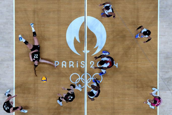 Paris 2024 Olympics - Volleyball - Women's Preliminary Round - Pool C - Turkey vs Dominican Republic - South Paris Arena 1, Paris, France - August 01, 2024. Elif Sahin of