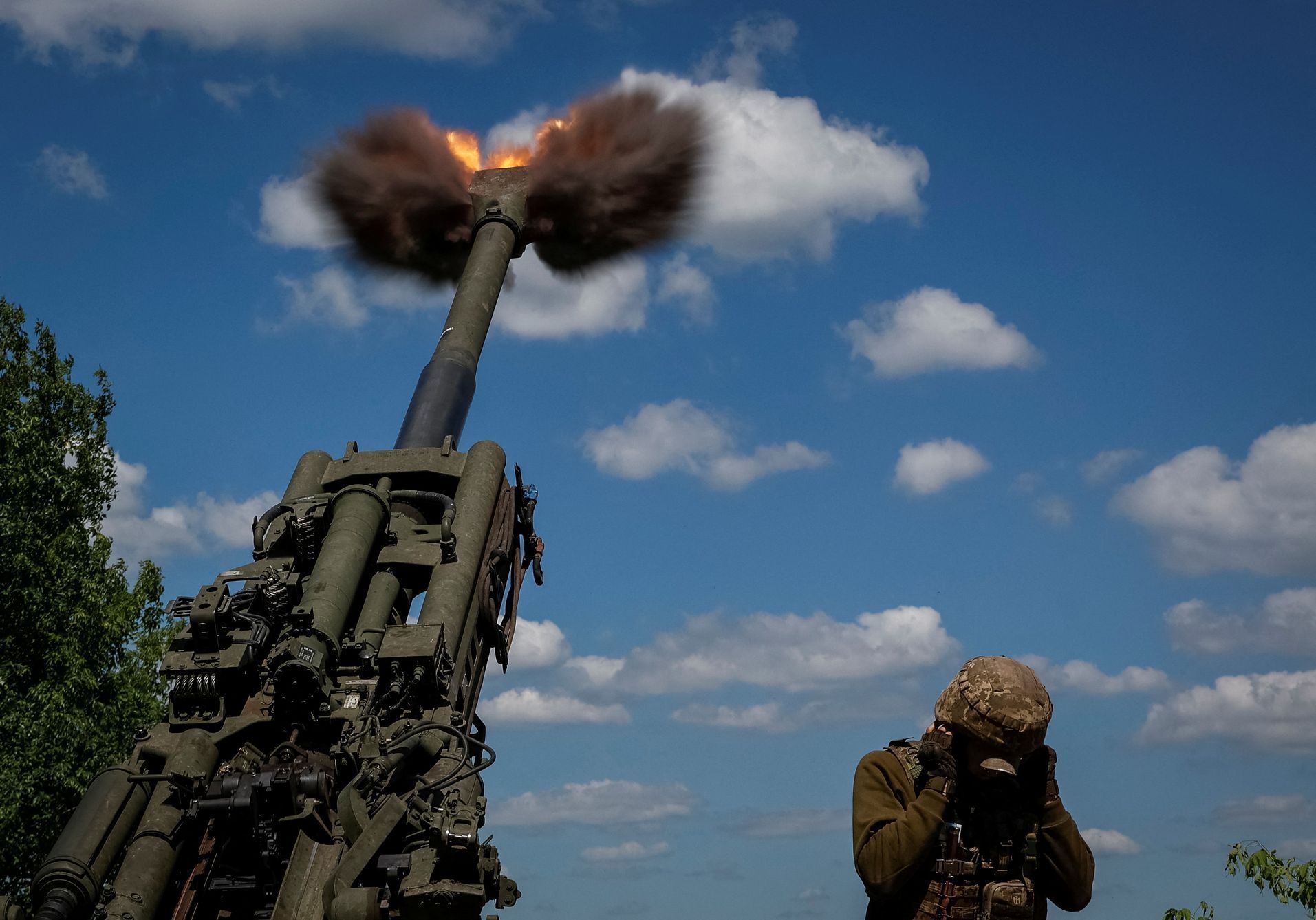 Ukrajinské dělostřelectvo v akci.