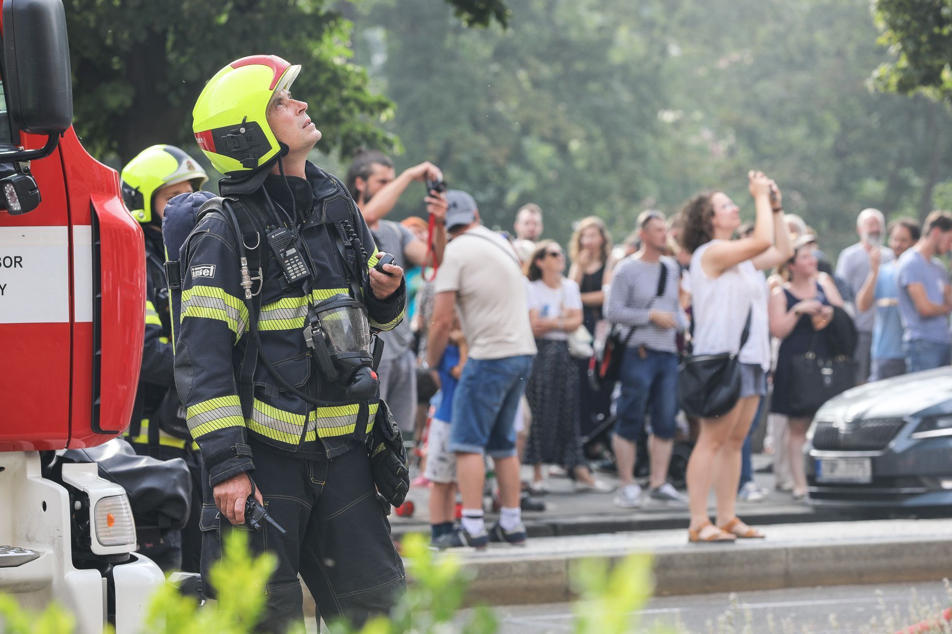 Ukázka požárního zásahu při příležitosti 140 let od požáru Národního divadla, hasiči, hašení