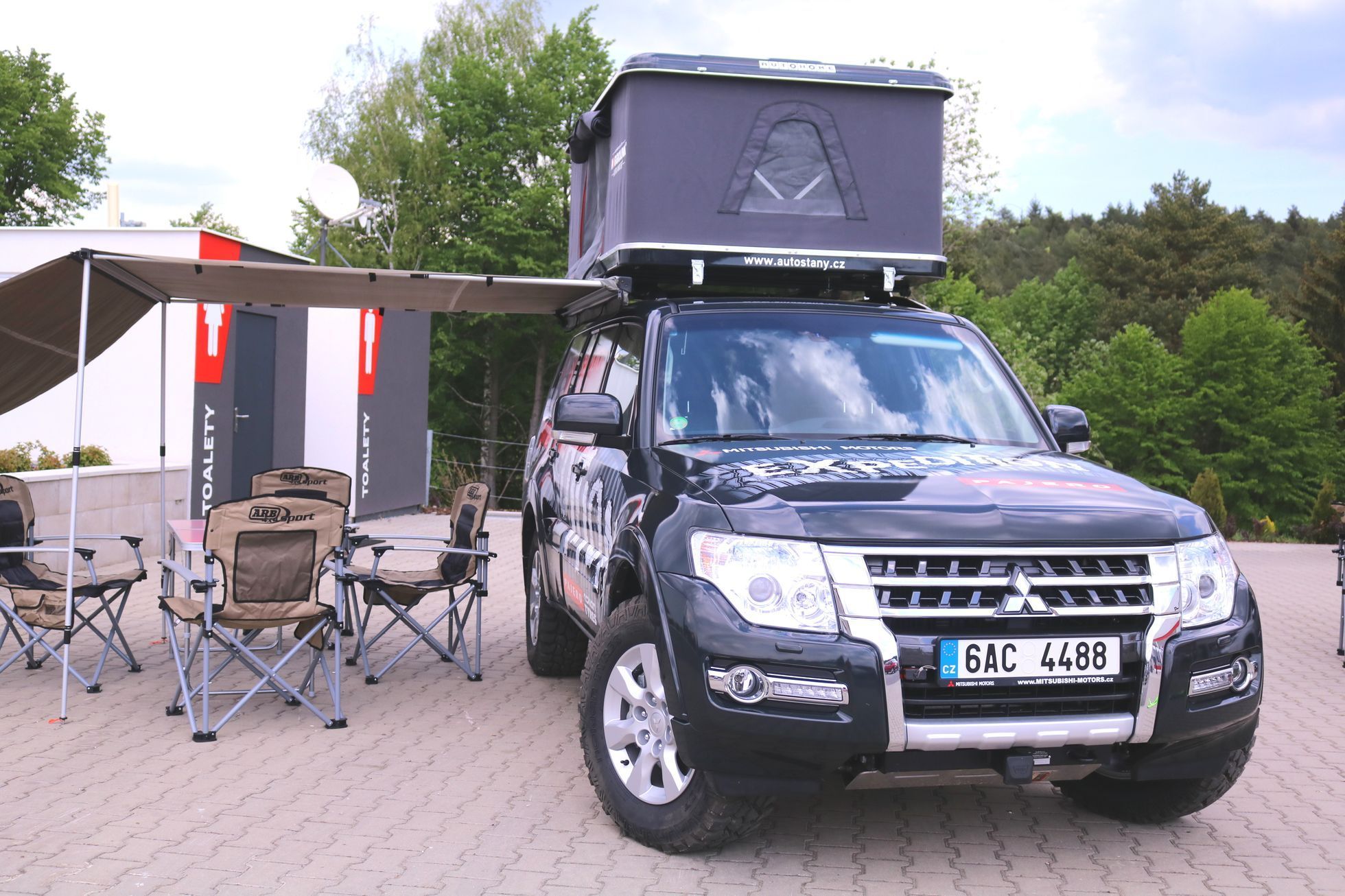 Mitsubishi Expedition