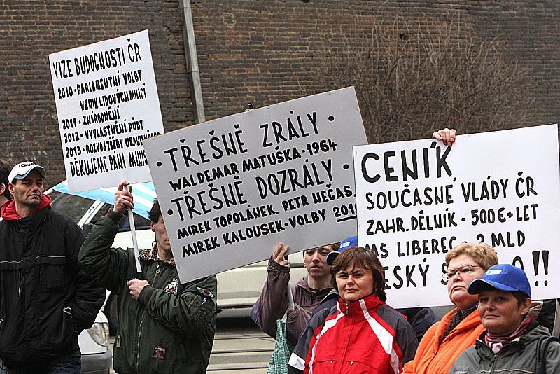 Skláři demonstrují před vládou