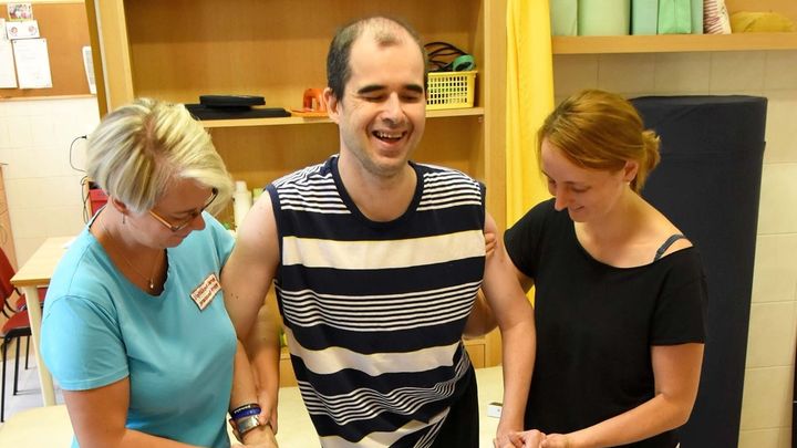 Článek Aktuálně.cz nastartoval pomoc. Čtenáři podpořili lidi s roztroušenou sklerózou