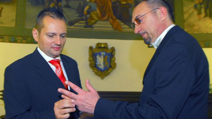 V kladenské obřadní síni uzavřeli registrované partnerství Pavel Sýkora (vlevo) a Miloslav Sejkora.