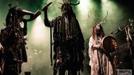 Organizátoři se památku každý rok snaží rekonstruovat, kultivovat a rozšiřovat. Na snímku je středeční koncert kapely Heilung.