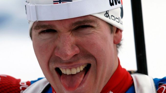 Emil Hegle Svendsen je na MS suverénní. Zlato získal ve smíšené štafetě, sprintu i stíhacím závodu.