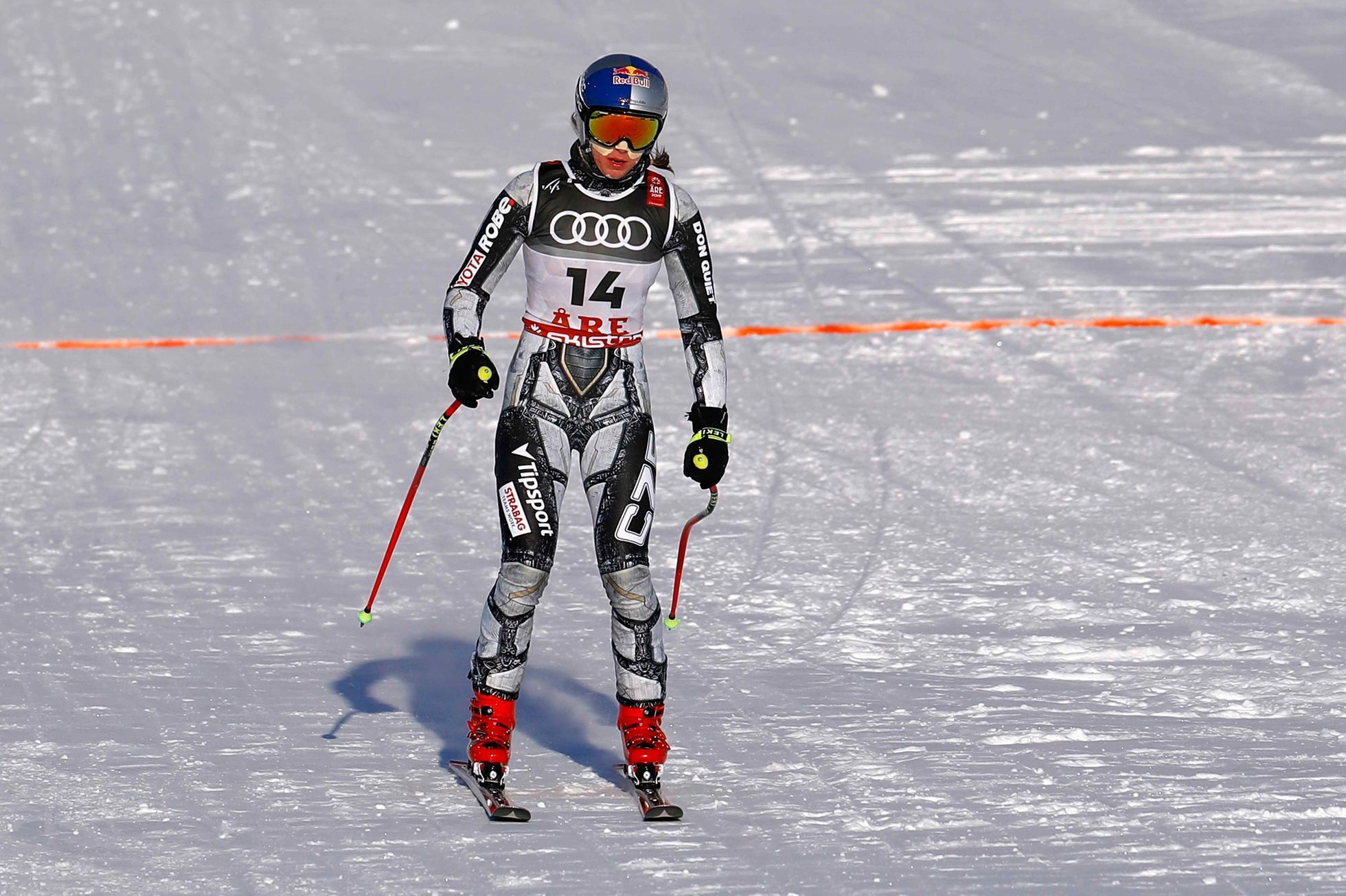 sjezdové lyžování, MS 2019 v Aare, Ester Ledecká v cílovém prostoru poté, co po pádu nedokončila trénink na super-G