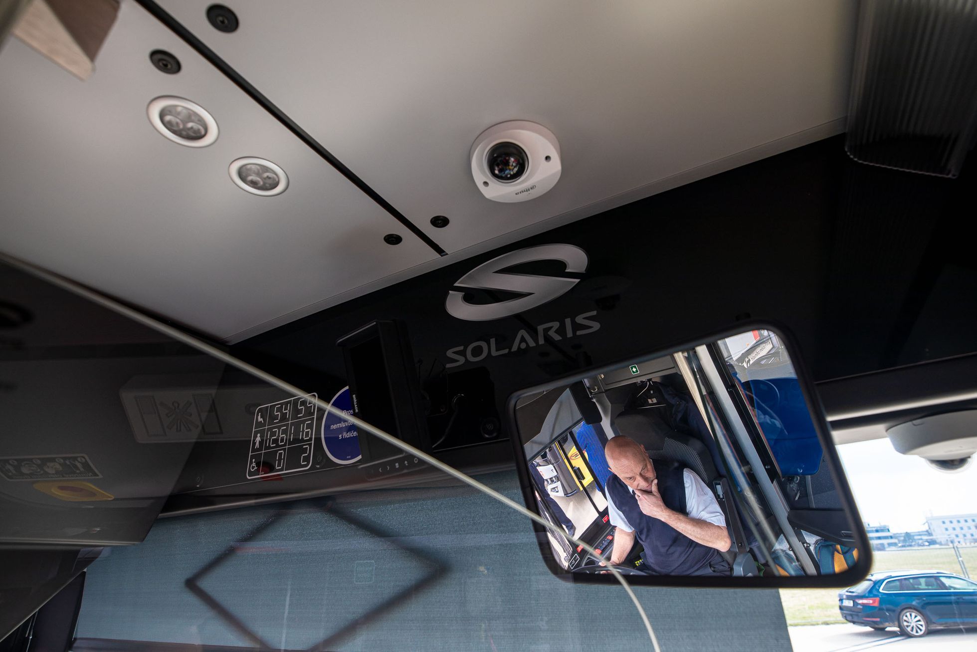 Trolejbusy Škoda Solaris 24, které jezdí z pražského letiště na lince 59