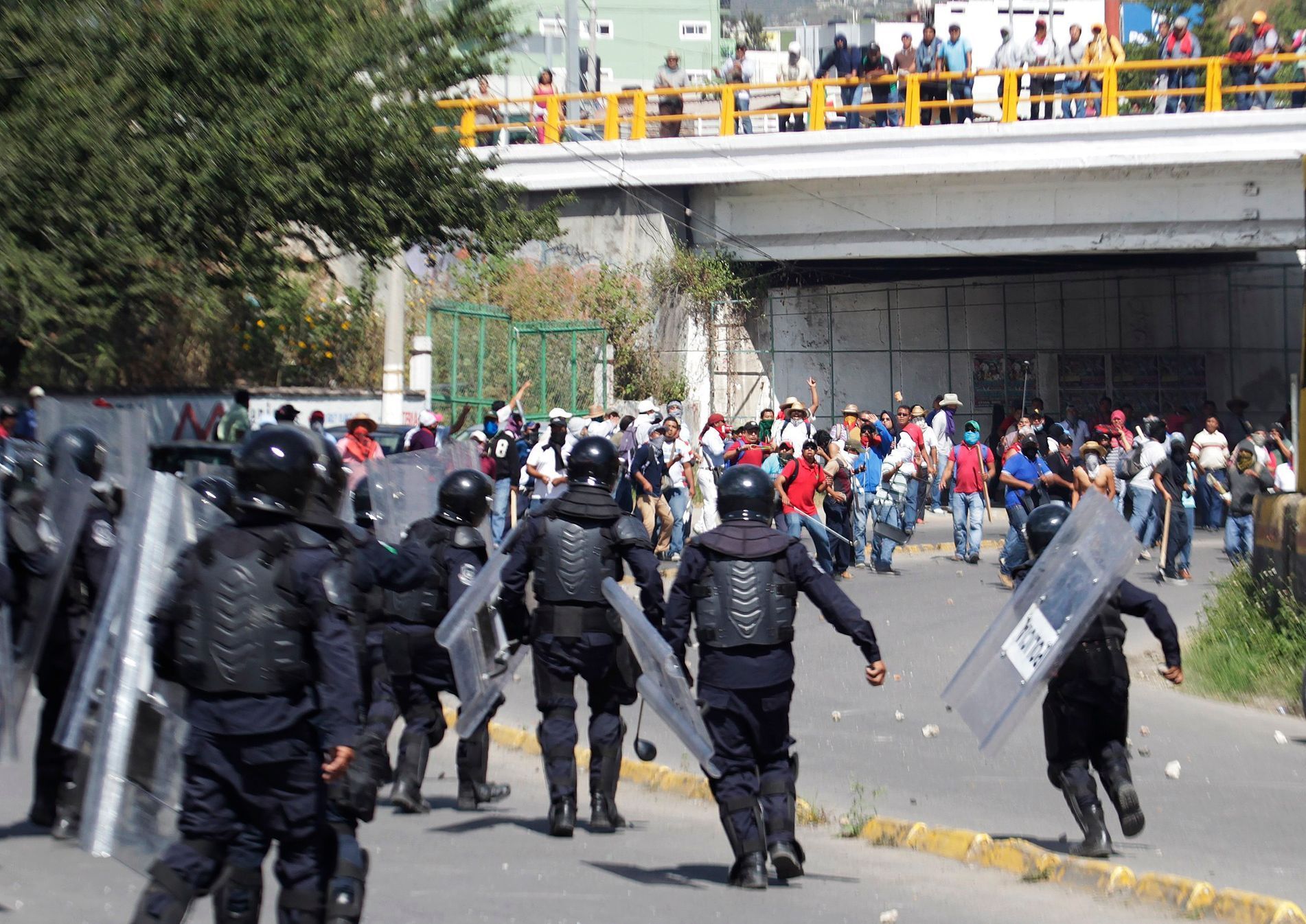 Nepokoje v Mexiku (kvůli pohřešovaným studentům)
