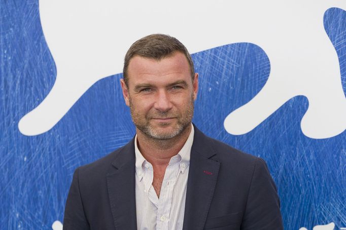 Herec a režisér Liev Schreiber na festivalu v Benátkách, 2016.