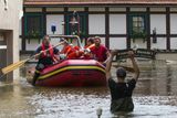 Řeka vyhnala lidi z domovů. (Na snímku saské Bad Schandau, focené 4. června 2013.)
