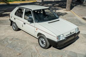V Řecku se skoro třicet let schovávala nová Škoda Favorit. Teď je na prodej