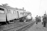 Elektrický osobní vlak mířící z Prahy do Kolína v úterý 21. září 1965 krátce před 15. hodinou vysadil na peroně v Hloubětíně cestující a rozjížděl se k další zastávce směrem na Běchovice. V tu chvíli do něj narazil rychle jedoucí nákladní vlak.