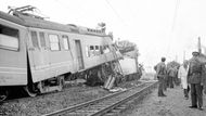 Elektrický osobní vlak mířící z Prahy do Kolína v úterý 21. září 1965 krátce před 15. hodinou vysadil na peroně v Hloubětíně cestující a rozjížděl se k další zastávce směrem na Běchovice. V tu chvíli do něj narazil rychle jedoucí nákladní vlak.