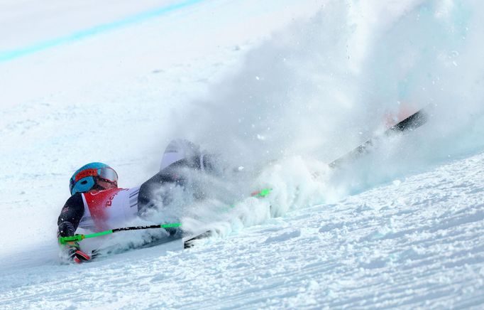 Alice Robinsonová padá v super-G na ZOH 2022 v Pekingu