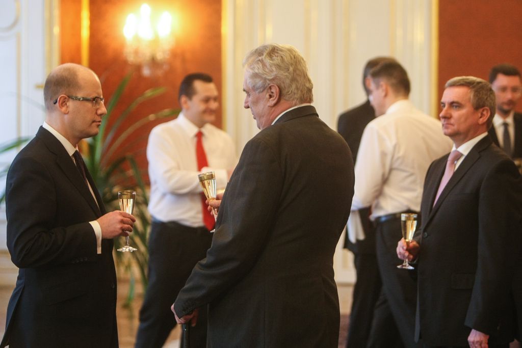 Miloš Zeman jmenuje Bohuslava Sobotku premiérem