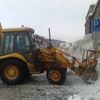 Sníh v Praze taje a padá ze střech