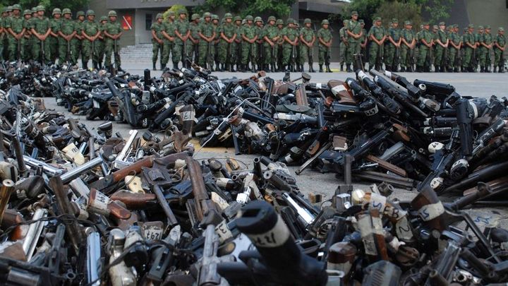 Americký a mexický prezident se dohodli na opatřeních proti pašování zbraní