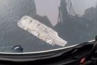Pohled z kokpitu: Takto vypadá útok stíhaček na letadlovou loď