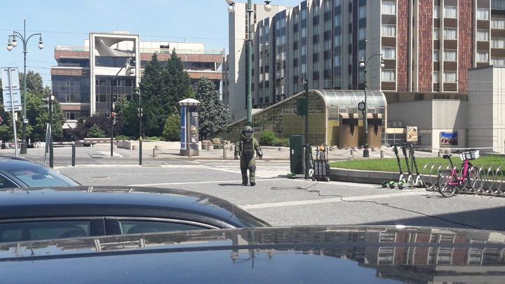 Pyrotechnik zasahoval v centru Prahy. V podezřelém kufříku nebyla bomba, ale pastelky