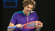 Jeho soupeř, třiadvacetiletý rodák ze San Diega Taylor Fritz, vycítil šanci, zpřesnil a zrychlil hru a Djokoviče dostal do velkých potíží.