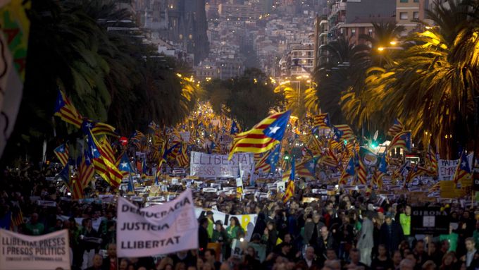 Záběr ze sobotní demonstrace v Barceloně.