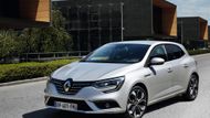 Renault Mégane - od 339 900 korun. Za stejnou cenu jako Leon lze pořídit i jeho přímého francouzského konkurenta. Výbava je podobná, zahrnuje klimatizaci i rádio, renault má ale jako základní motor benzinovou šestnáctistovku bez turba.