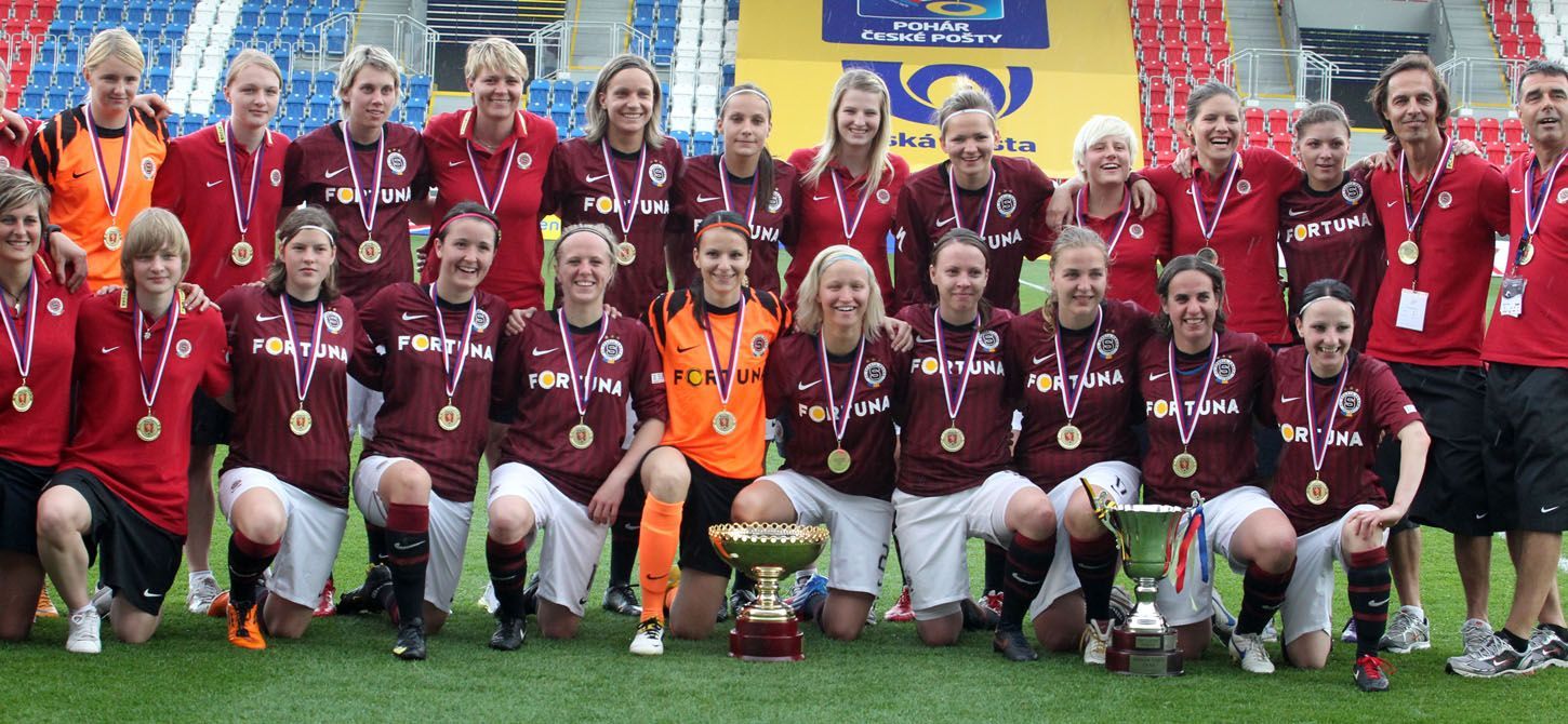Finále ženského poháru Sparta - Pardubice (Hráčky Sparty, radost)