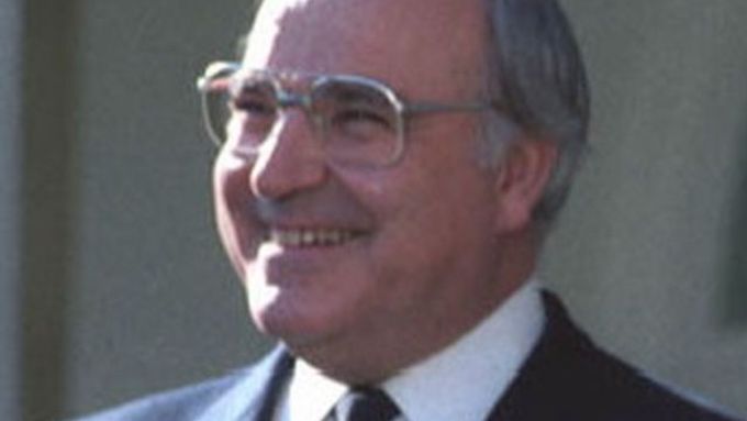 Helmut Kohl vydržel v křesle spolkového kancléře šestnáct let.