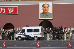 Čína zatýkala za výbuch auta. Byl to terorismus, tvrdí