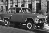 V roce 1957 doplnilo nabídku kombi 423 a také terénní varianta 410 (na snímku) s pohonem všech kol a dvojicí tuhých náprav. Jeho výroba skončila v roce 1961, od roku 1958 ho v malých sériích doplnilo i obdobně koncipované kombi 411.