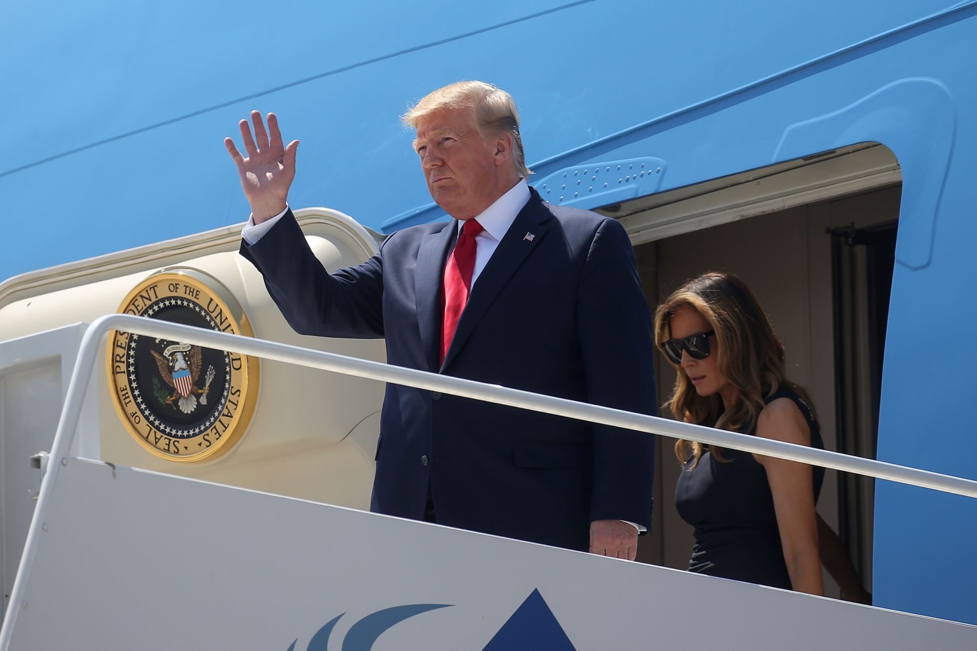 Prezident Donald Trump a jeho manželka při příletu do El Pasa