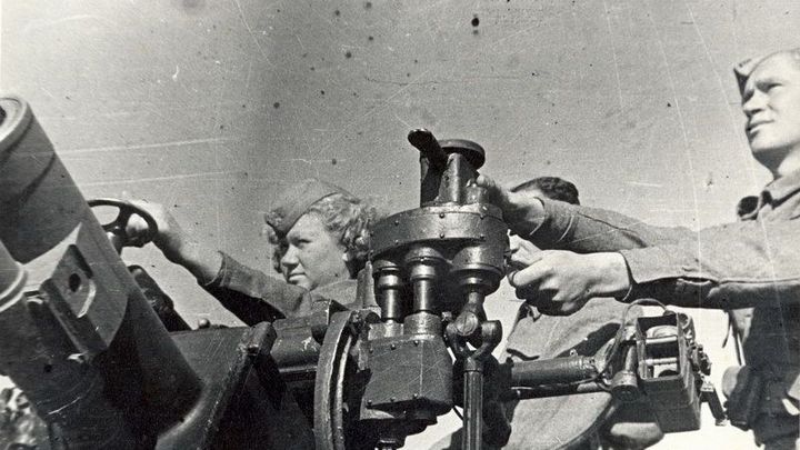 Ve stínu mužů. Ženy na východní frontě bojovaly jako odstřelovačky i parašutistky; Zdroj foto: zeny-bojujici.cz