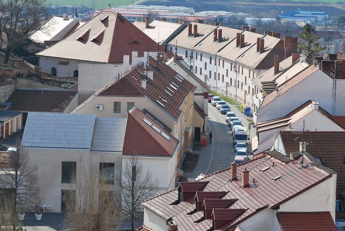 Bývalé židovské ghetto v Mikulově, dříve centrum židovské komunity na ulicích Husova, Alfonse Muchy a Brněnská, zachovalo část původní architektury. Snímek z roku 2016.