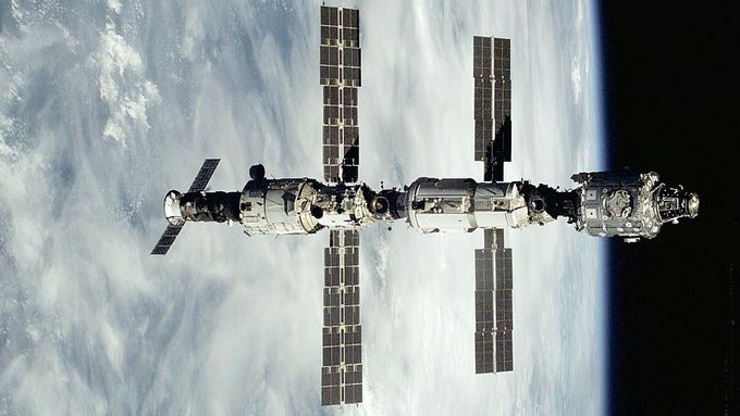 Posádka ISS má na jedné ze svých návštěv volného prostoru uskutečnit i rekordní golfový odpal.